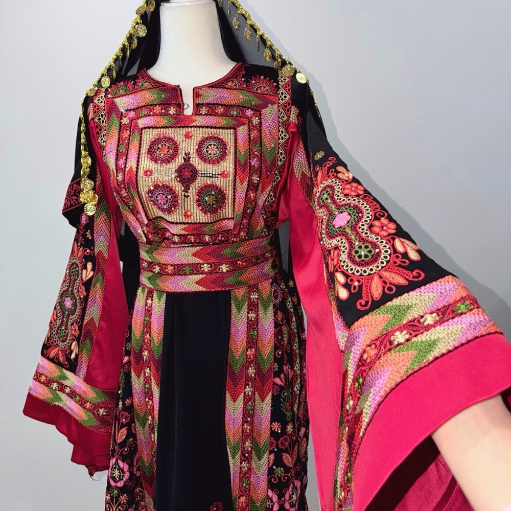 Luxurious Traditional Palestinian Thobe with Elegant Red Satin Sleeves